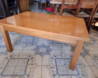 ჟურნალის მაგიდა – მასიური ხის გერმანული მაგიდა, გამძლე და ელეგანტური დიზაინი