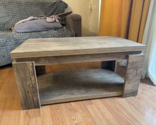 მისაღები ოთახის ჟურნალების მაგიდა – კლასიკური სტილი და მყარი კონსტრუქცია