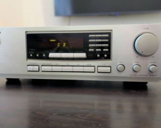 Onkyo TX-8211.